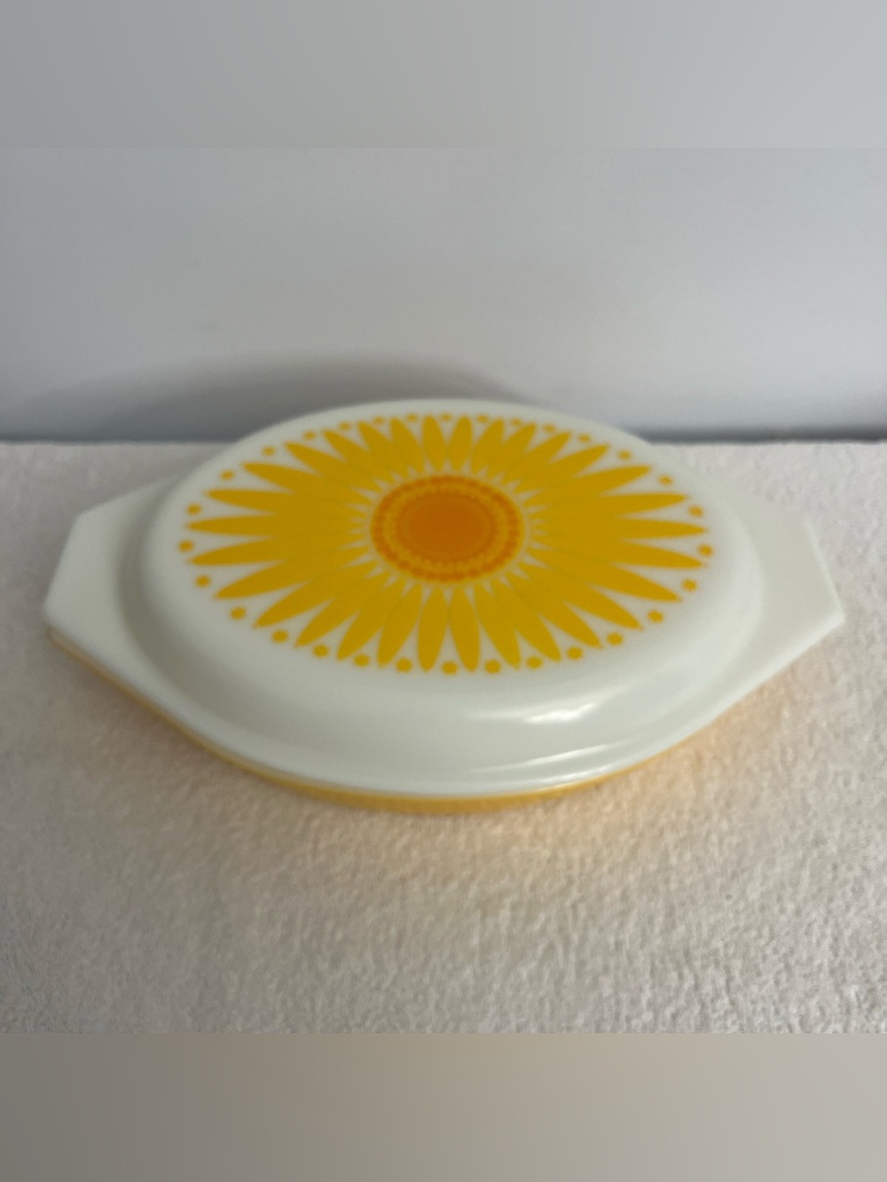 Vintage Pyrex Daisy Sunflower 1.5 qt Divided Casserole Dish w/ Lid